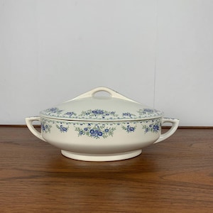 Soupière ancienne Sarreguemines Marguerite, Légumier vintage faïence crème et bleu – Vaisselle française XIXe collection– Décor floral rétro