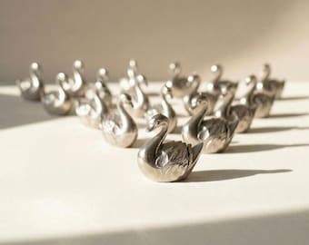 Set of vintage swan place cards - Retro old metal name holder - animal card holder - vintage gift - classic chic wedding
