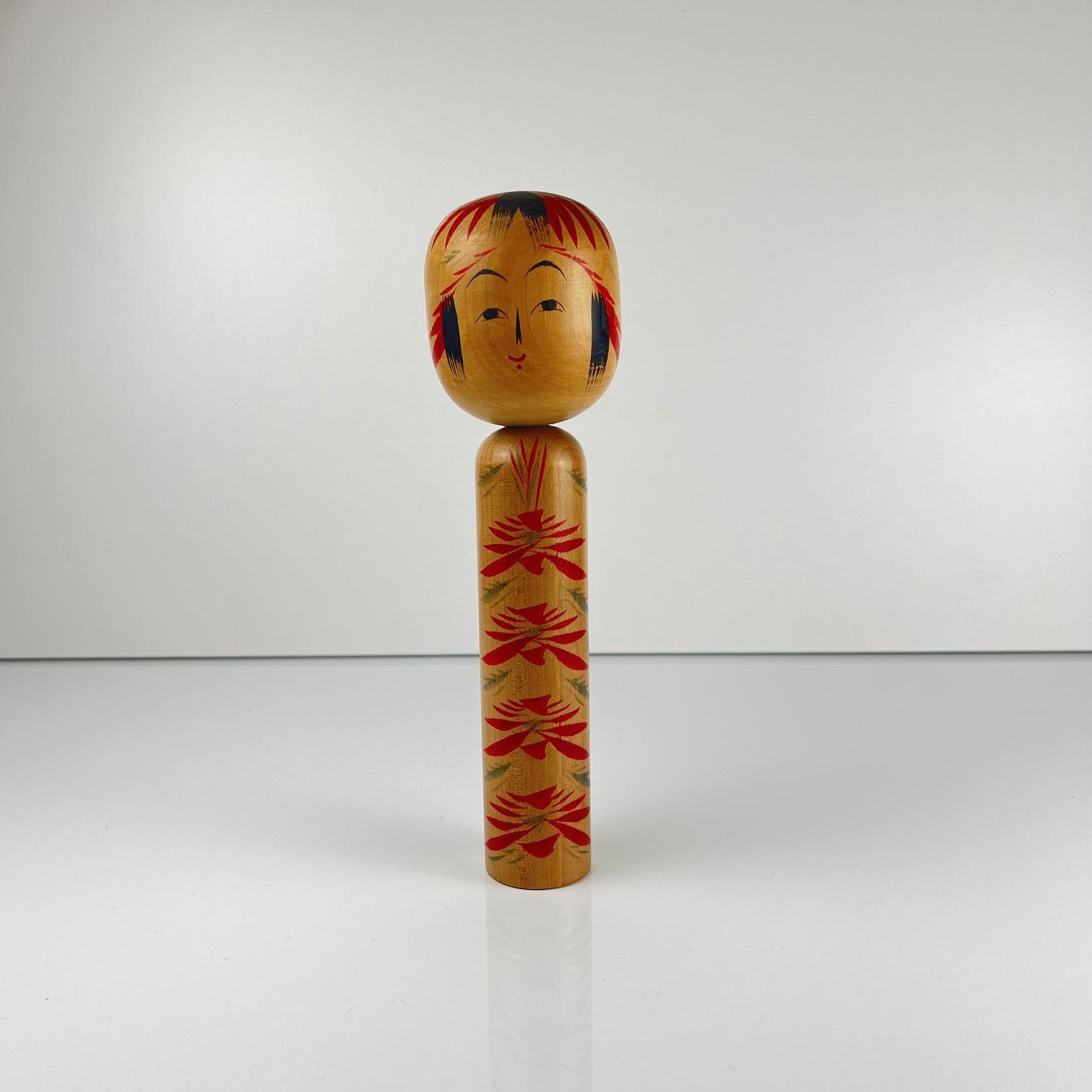 Poupée Kokeshi Daruma Vintage en Bois Teinté - 16 cm | Madame Haori Poupée Kokeshi Daruma Vintage en Bois Teinté - 16 cm | Madame Haori