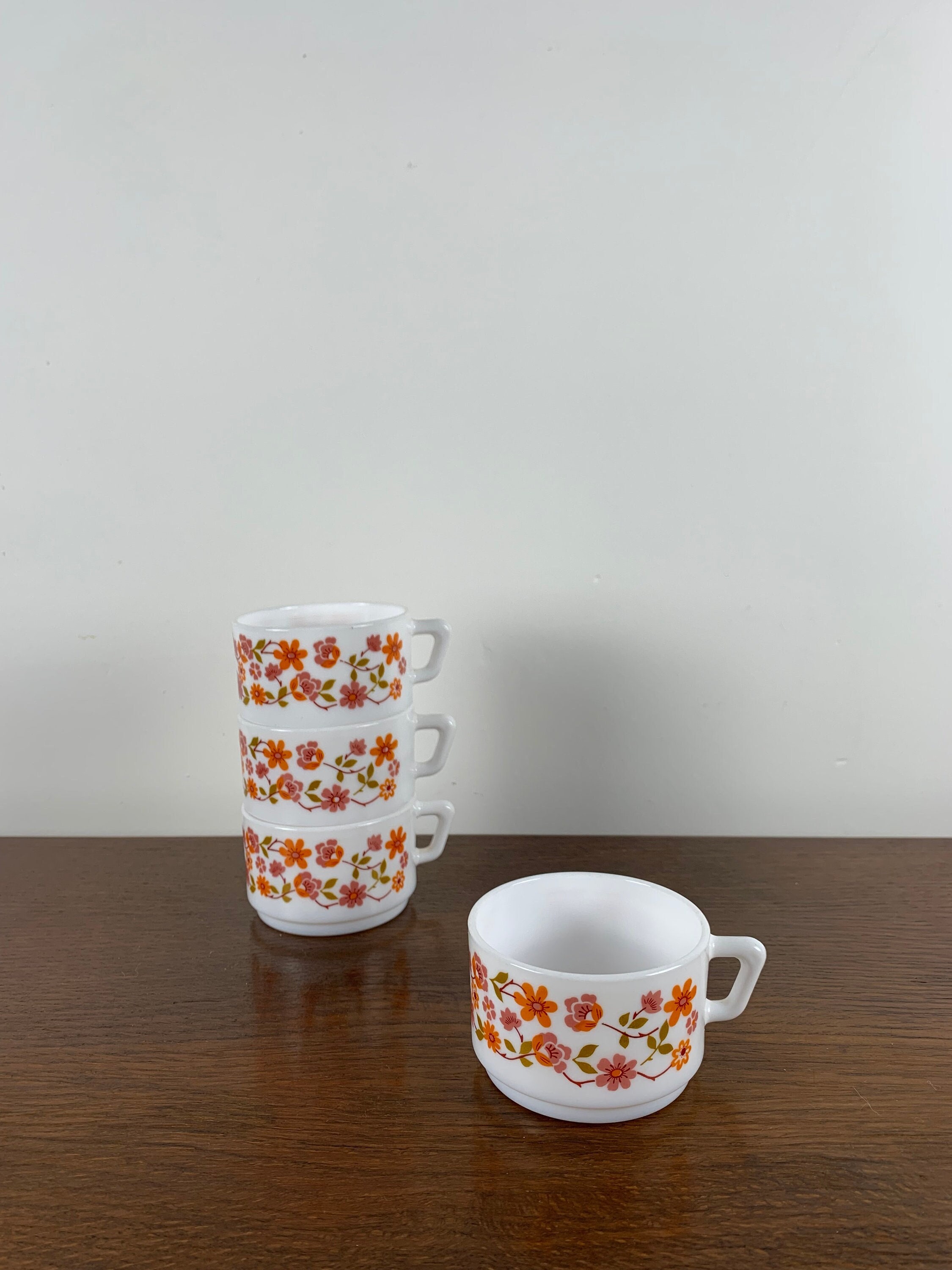 Arcopal fleurs orange d'occasion - Arts de la table