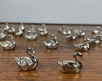 Set of vintage swan place cards - Retro old metal name holder - animal card holder - vintage gift - classic chic wedding