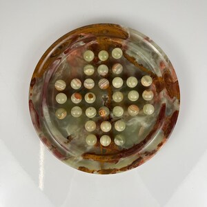Jeu de solitaire vintage en onyx et marbre, plateau rond avec billes, jeu de société décoratif, pierre naturelle, déco rétro, MCM