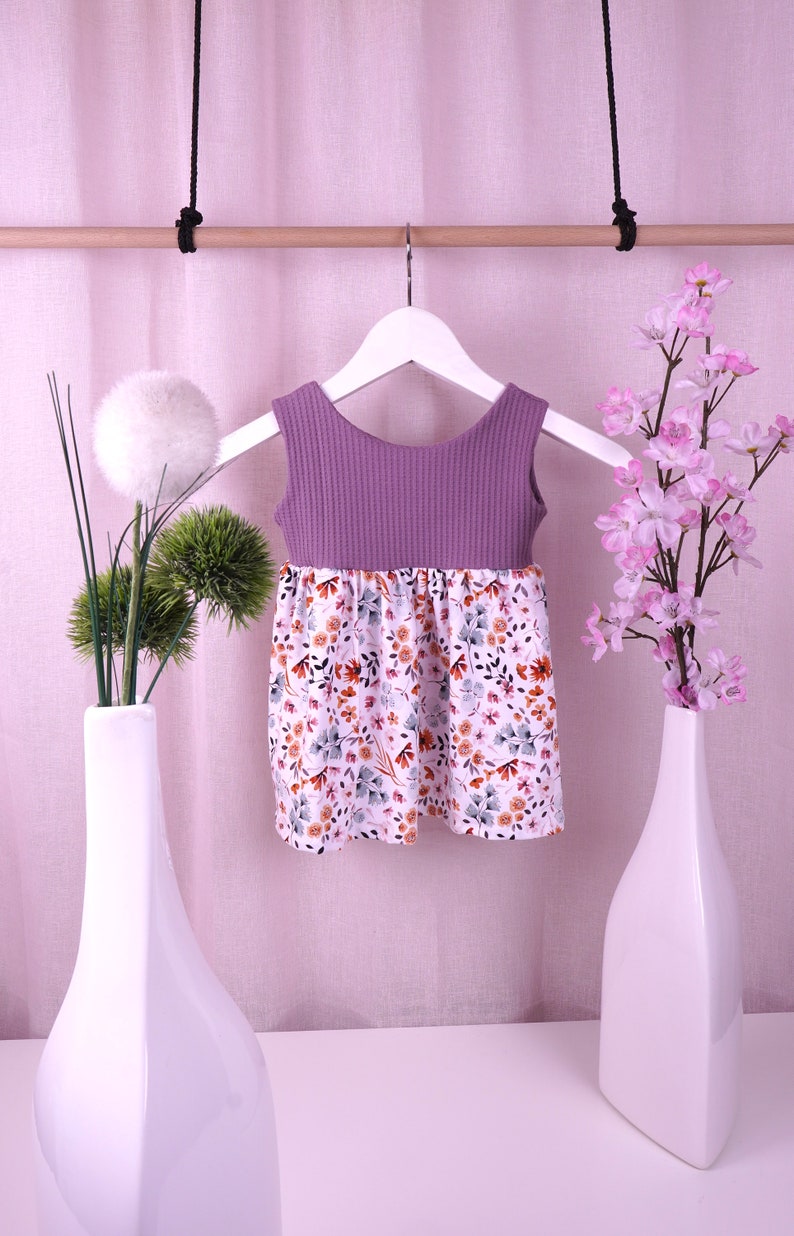 Kombination Kleid Lina Blumenmix mit Cropped Sweater und Leggings Bild 2
