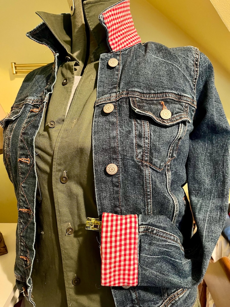 Cropped Jacket with Embellished Star Pattern - Blue