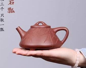 280cc chinesische Yixing handgemachte Zisha Di Cao Qing Clay Di Cao Qing Ni Teekanne „Zi Ye Shi Piao“ Gongfu Teekanne Teekanne teaworldsupply