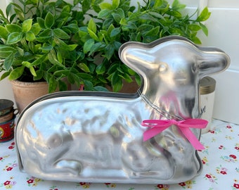 Nordic Ware Made in the USA Vintage Cake Pan Aluminum Easter Lamb Mold