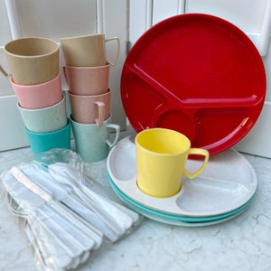 Vintage Gothamware Plastic Divided Picnic Plates Silverware Cups MCM
