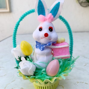 Vintage Pasqua primavera floccata coniglietto coniglio Holiday Decor cesto di fiori di plastica