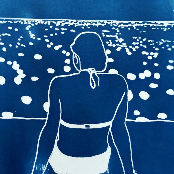 Femme de dos à la plage (24x30 cm) - cyanotype UNIQUE à partir d'un dessin original chaque bleu est différent - encadrement au fil de plomb.