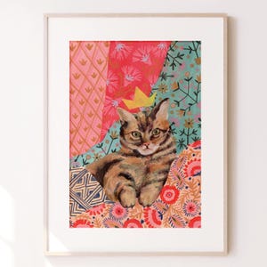 Stampa artistica di gatto reale – Ritratto di felino stravagante con corona – Decorazione da parete boho – Illustrazione di animali per cucina, camera da letto o soggiorno