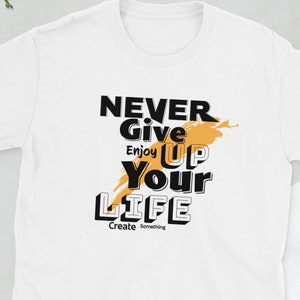 Never give up Unisex T-Shirt, Unisex Solid Color tshirt , Motivational Tee, Casual Comfort Top, Short Sleeve Graphic Tee, Positive Vibes zdjęcie 1