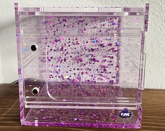 Terrario arbóreo de acrílico magnético de 4x4x4 para arañas saltarinas con apertura frontal y superior.