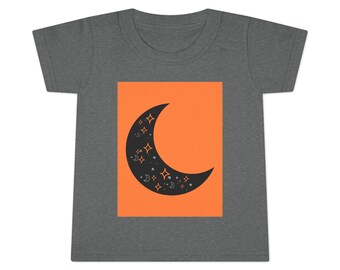 Camiseta negra y naranja para niño pequeño