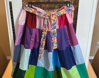 Falda colorida - mostrando una combinación de colores 33 pulgadas