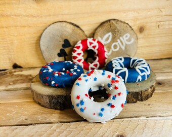 Handgefertigte Donut-förmige Hunde Leckerlies - farbig und lecker