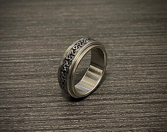 Anillo de plata con nudo celta - Anillo de banda para hombre de acero inoxidable en negro y plata