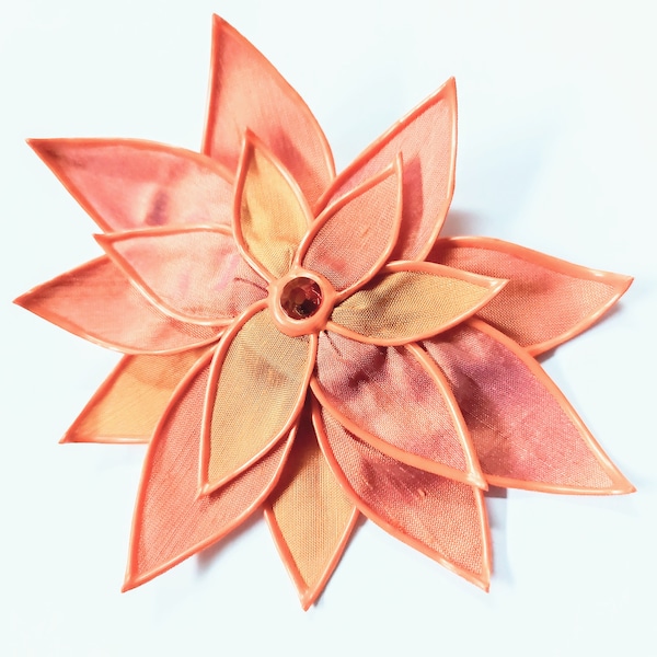 Vibrantly Me lotus hair clip - medium