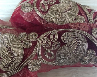 Belle bordure de sari rouge foncé et or de 1 mètre de l'Inde 8 cm de large
