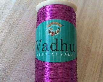 Fil à broder indien métallique Zari rose cerise pour tambour, aari, etc.