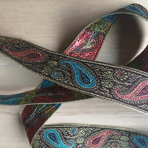 Beau ruban de bordure sari multicolore et doré de 1 mètre originaire d'Inde, 3,2 cm de large