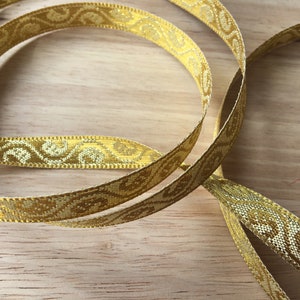 Beau ruban de bordure sari doré de 1 mètre de l'Inde, 1,5 cm de large