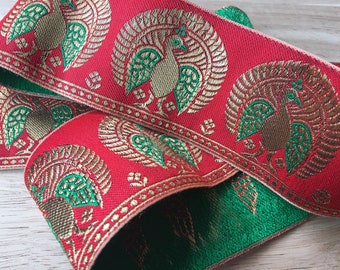 Beau ruban de bordure de sari paon rouge, vert et or de 1 mètre de l'Inde 6 cm de large