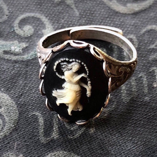 Vintage Zodiac Cameo Ring - Virgo