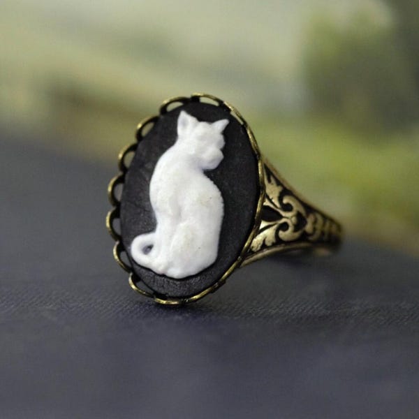 Cat Cameo Ring for Women, Gift for Cat Mom, Vintage Style Chunky Adjustable Filigree Band