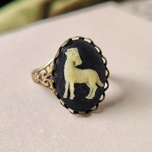 Widder Sternzeichen Cameo verstellbar Ring | Vintage Astrologie Schmuck in Antiqued Messing oder Silber