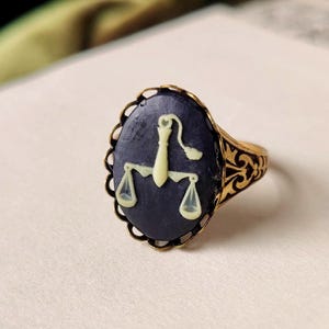 Pierścionek vintage z wagą, kamea zodiaku na antycznym mosiądzu lub srebrze, regulowana, wyrazista obrączka koktajlowa