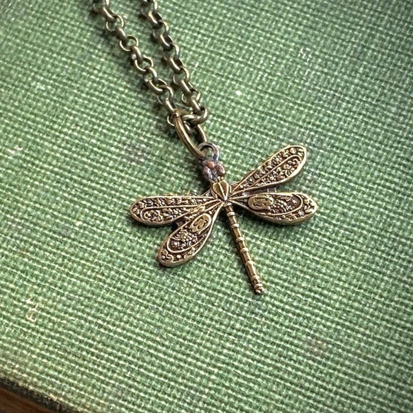 Petit collier libellule style vintage