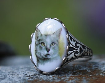 Vintage Cabochon Cat Ring in Antiqued Brass or Silver