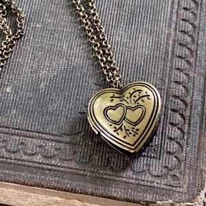 Heart Locket Vintage Style in Antique Bronze