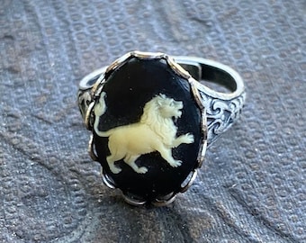 Vintage Zodiac Cameo Ring - Leo