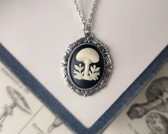 Pilz Halskette, Cottagecore Kamee Schmuck, hexenhafte erdige natürliche Vintage Art Anhänger Halskette, einzigartiger handgemachter skurriler Pflanzenschmuck