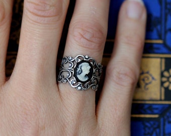 Black and White Victorian Cameo Filigree Ring – Adjustable Vintage-Inspired Jewelry