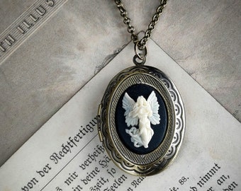 Lot De 2 Grands Camées Anciens - En Plastique Ou Résine - Pour Collier Ou Broche - Style Vintage