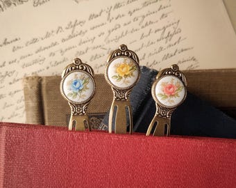 Victorian Floral Bookmarks for Women, Vintage Pink, Yellow or Blue Rose Cameos on Brass or Silver Metal Bookmarks, Gifts for Book Lovers