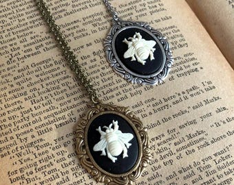 Bee Necklace, Bee Cameo Necklace, Vintage Style Insect Jewelry, Gothic Jewelry Gift for Women, Victorian Witchy Cottagecore Necklace