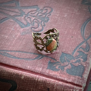 Unakite and Brass Stone Adjustable Filigree Ring orange and green 画像 3