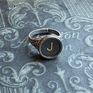 Personalized Vintage Typewriter Key Ring – Adjustable Antique Jewelry for Writers & Book Lovers