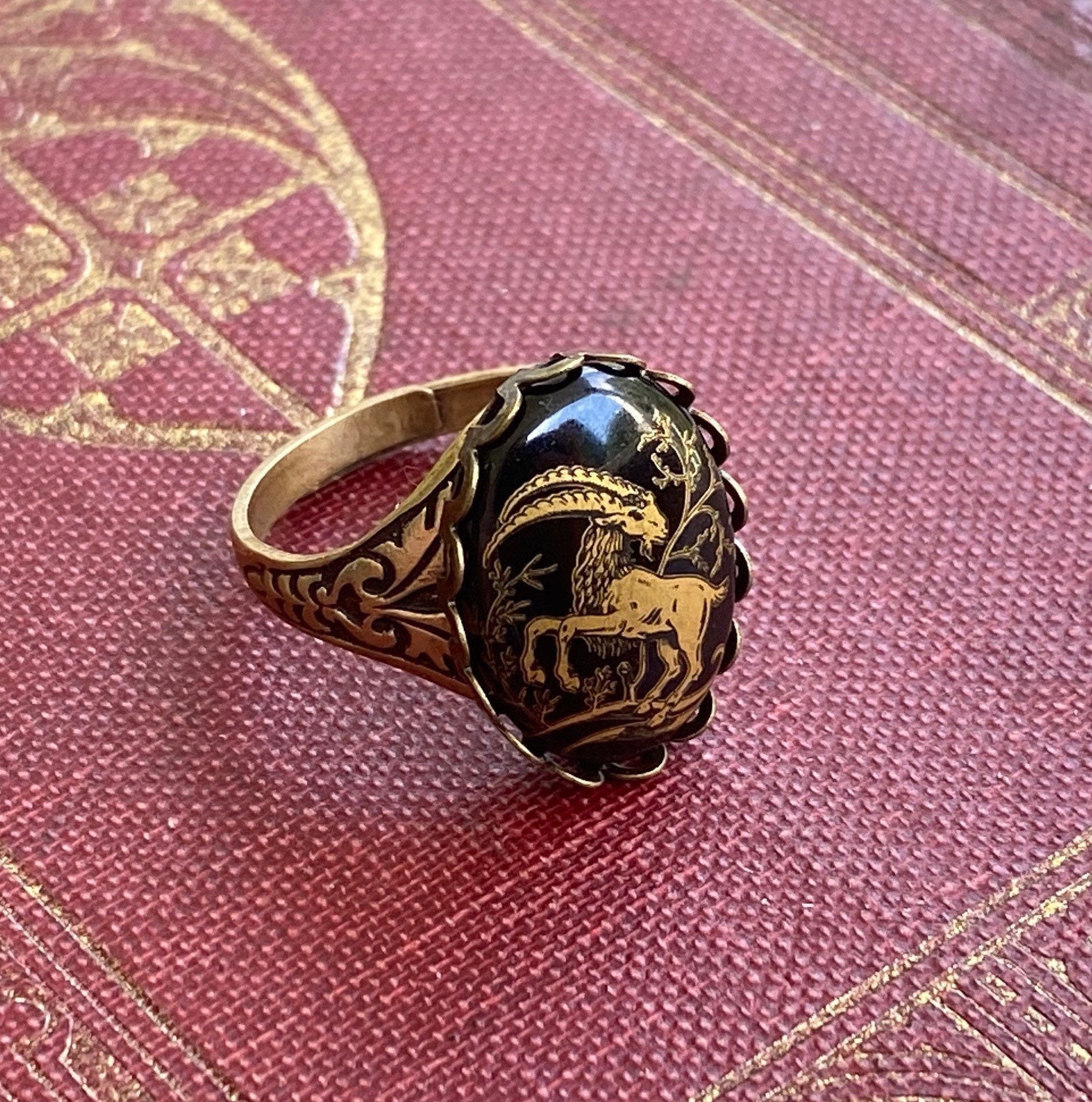 Zodiac Cameo Ring - vintage Aries Taurus Gemini Cancer Leo Virgo Libr…