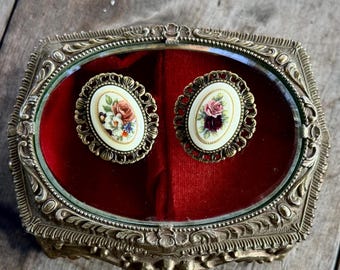Flower Bouquet Brooch in Antique Brass, Silver or Black. Vintage Inspired Floral Cameo Pin that Converts to a Necklace.