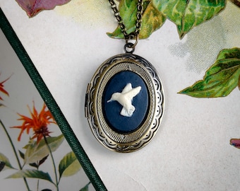 Hummingbird Cameo Oval Vintage Style Locket Necklace