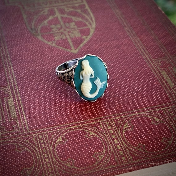 Mermaid Cameo Ring - Silver Mermaid Jewelry - Vintage Style Fantasy Ring in Antique Silver or Brass - Nautical Pirate Jewelry for Costume