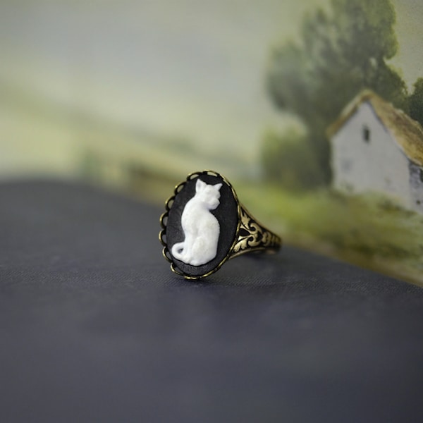 Cat Cameo Ring