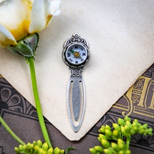 Compass Bookmark In Silver Vintage Style   Great gift for book clubs, graduation, moving away, or housewarming gifts.
