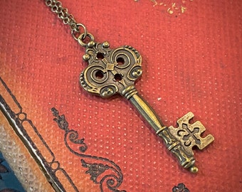 Collier clé en laiton