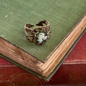 Green Antiqued Silver Vintage Style Filigree Rose Cameo Ring image 7