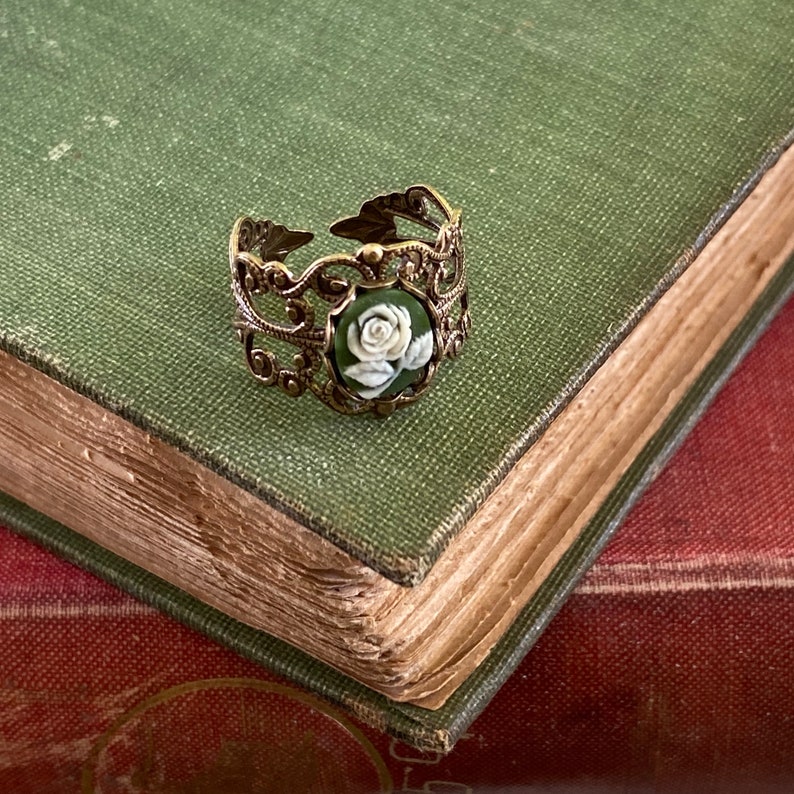 Green Antiqued Silver Vintage Style Filigree Rose Cameo Ring image 7